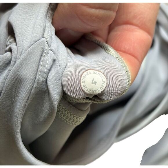 Lululemon Geared to Train Bra size 4 Blue Medium Support - Picture 3 of 6